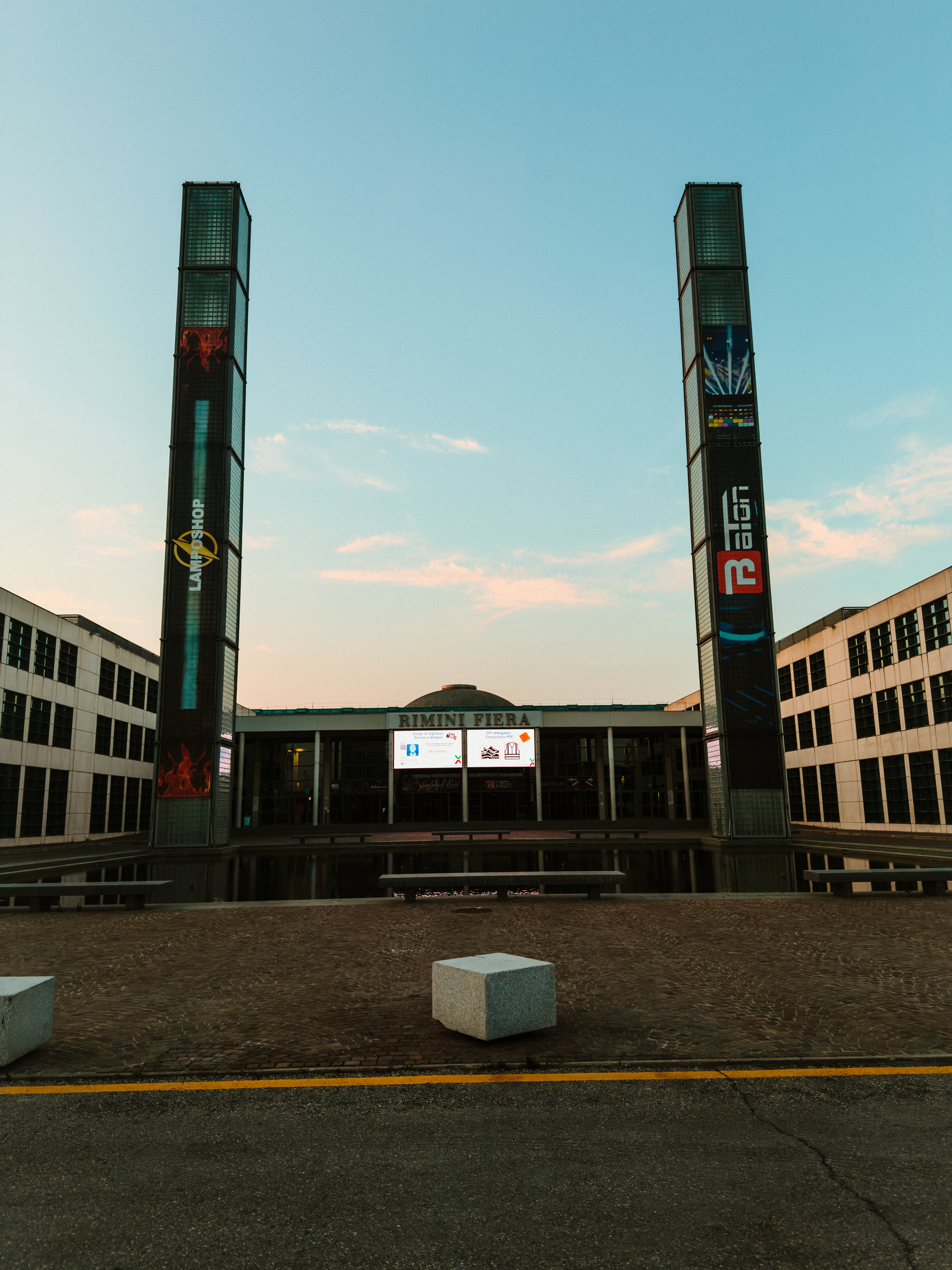Torri esterne MIR Tech 2026 — colonne da 25m